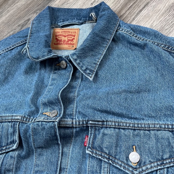 Levi's Women's Plus Size Original Denim Trucker Jacket Jean Jacket Women's 2X - Picture 6 of 10